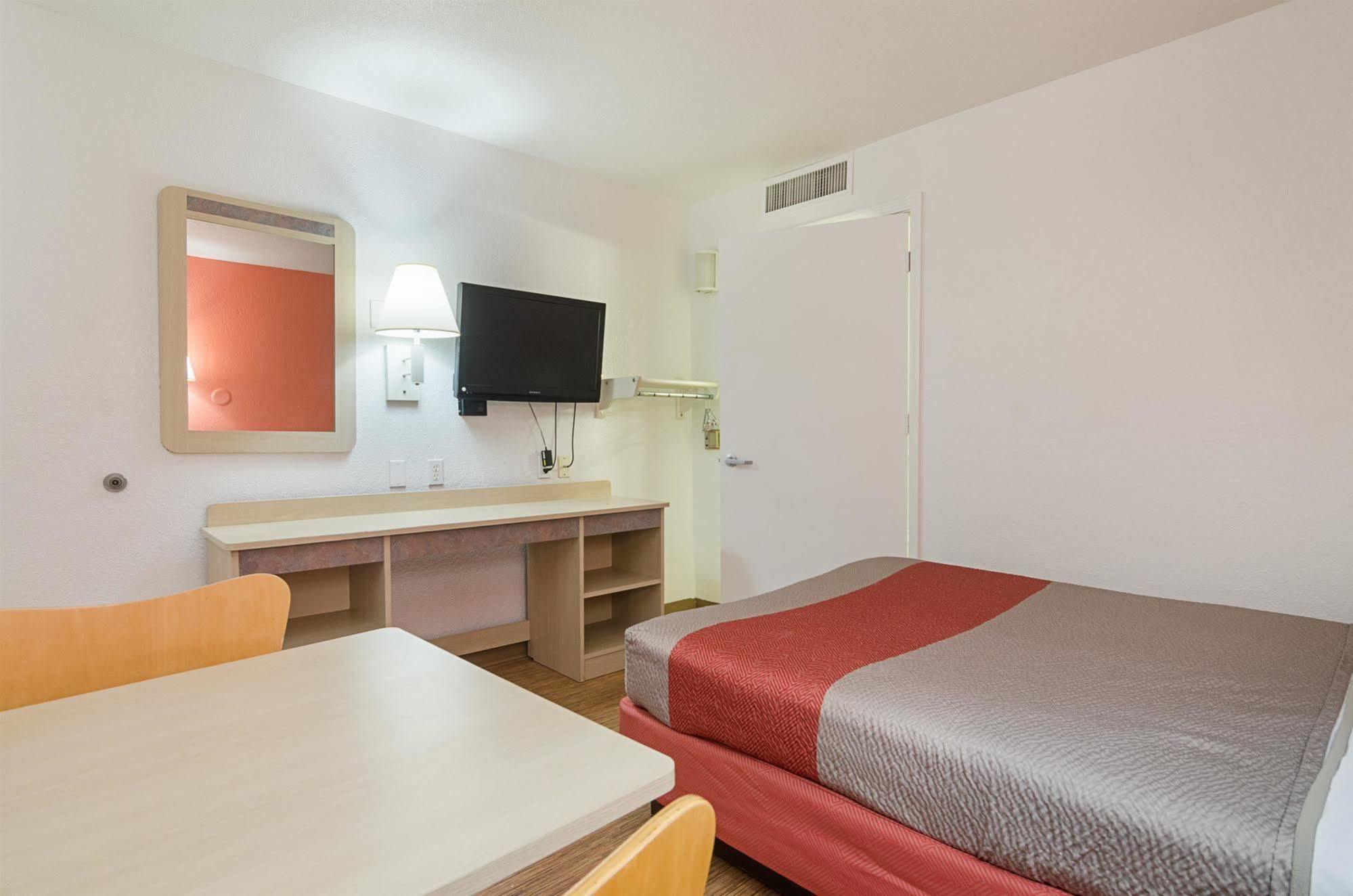 Home 6 Motel Topeka Extérieur photo