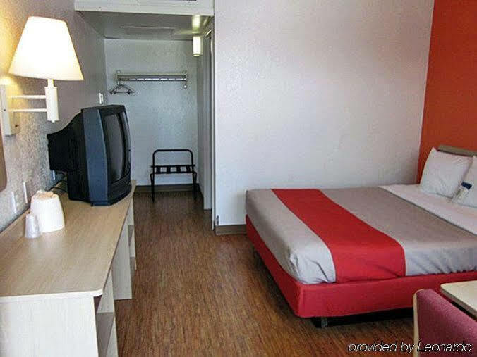 Home 6 Motel Topeka Extérieur photo